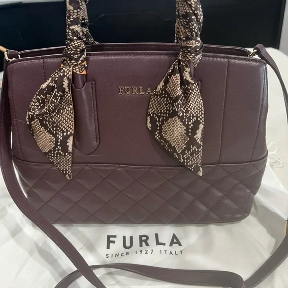 Furla SHINY PEARLY VIOLET / Brown Gradient with gold. Italian Designer Tom Ford Brown Gradient Oval Ladies Sunglasses FT1055-K 72F  main image 3